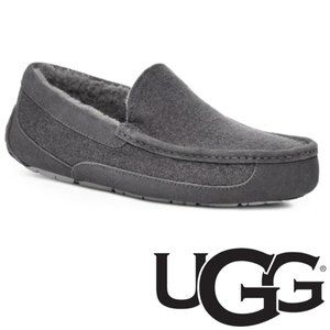 Like new! Men's UGG Gray Wool/Suede Ascot UGGpure Lined Slipper - sz. 11